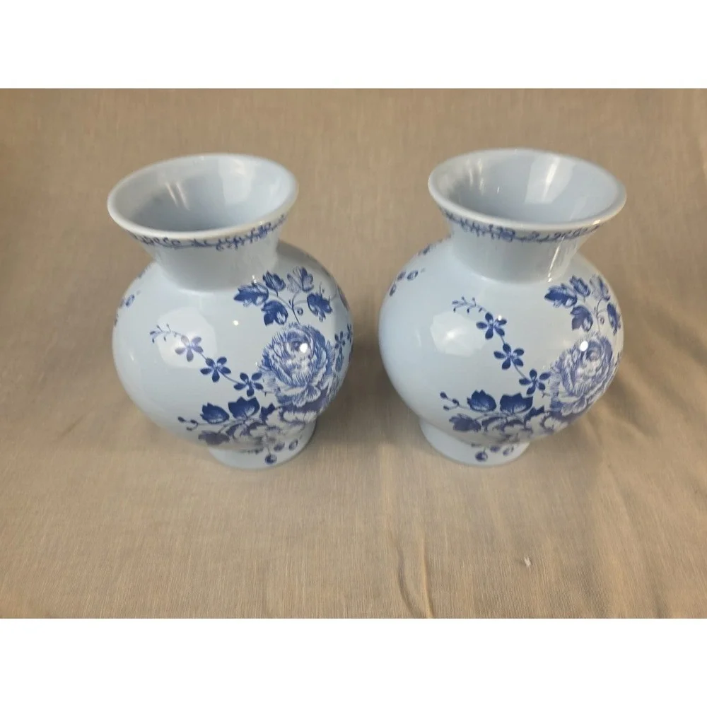 Anthropologie White Blue Floral Ceramic Vases Set of 2 Chinoiserie‎ Style Decor